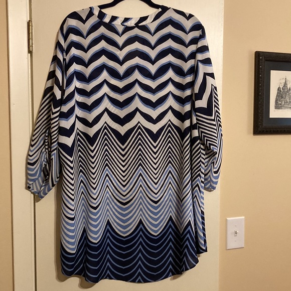 Sami & Jo plus hi lo navy blues chevron shirt - Picture 5 of 5